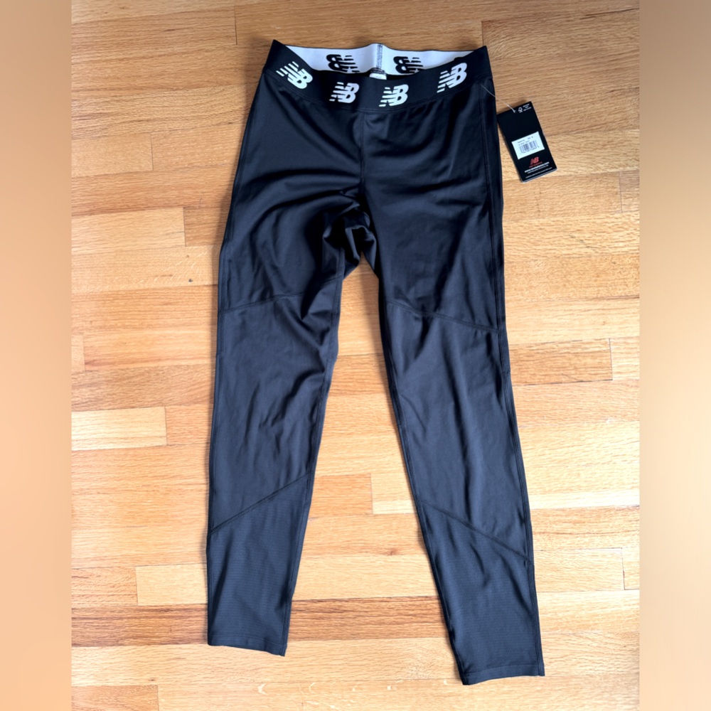 New Balance Base Tight. Women’s. Black.